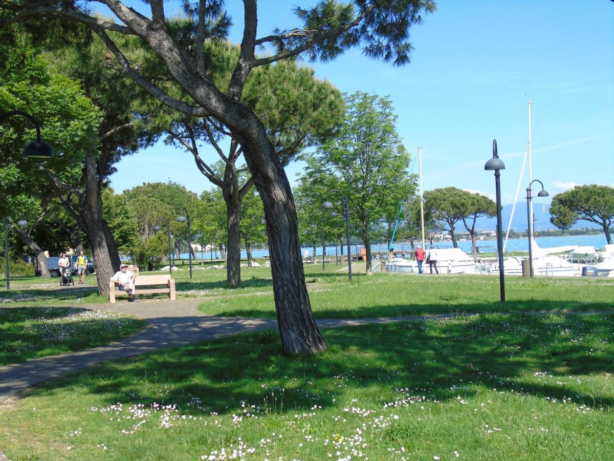 Apartament Discovery Flat With Pool & Bikes Sirmione Zewnętrze zdjęcie