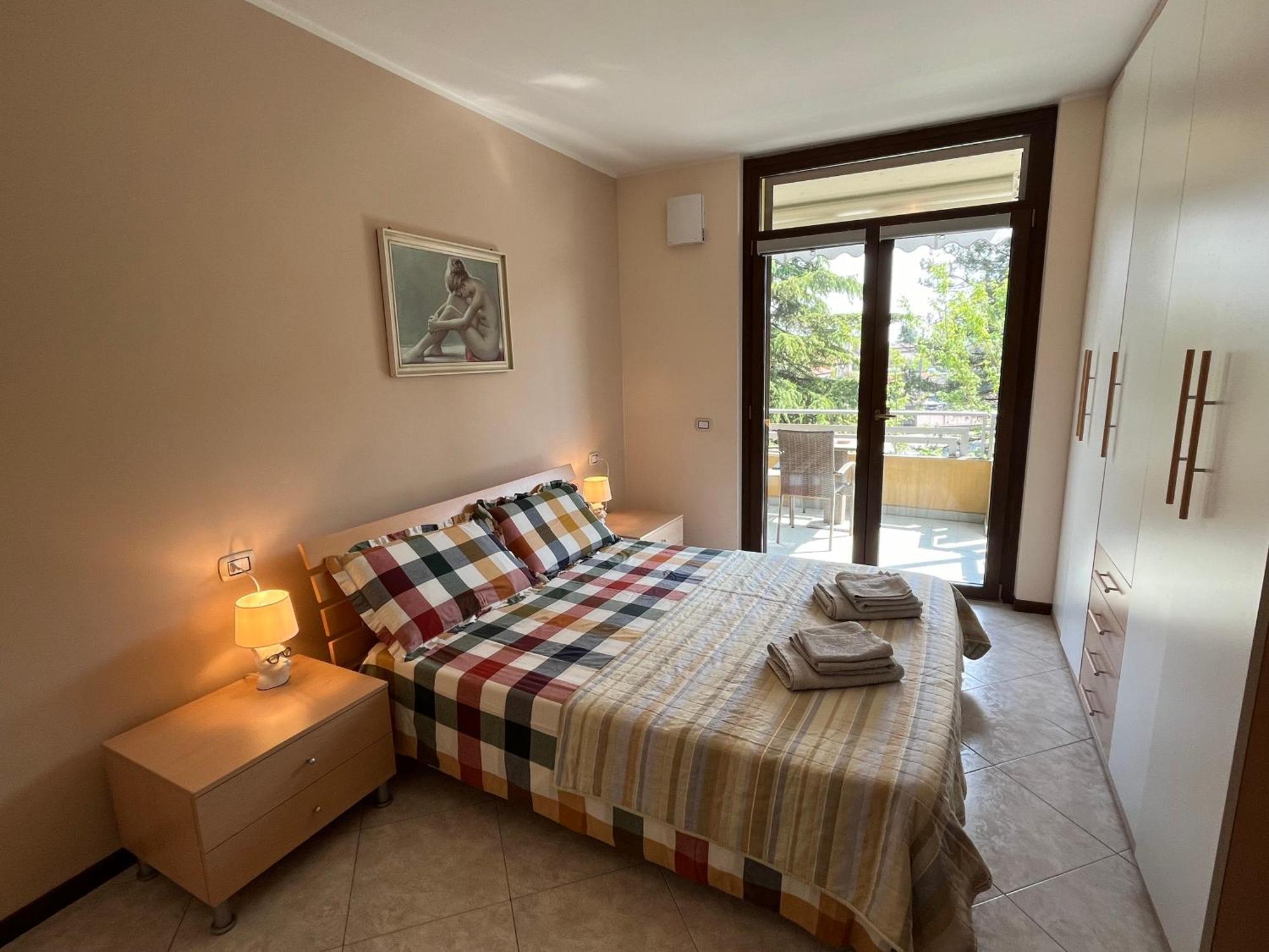 Apartament Discovery Flat With Pool & Bikes Sirmione Zewnętrze zdjęcie